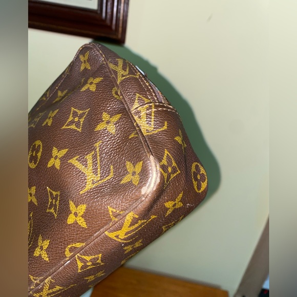 Louis Vuitton Cosmetic Pouch - Picture 6 of 6